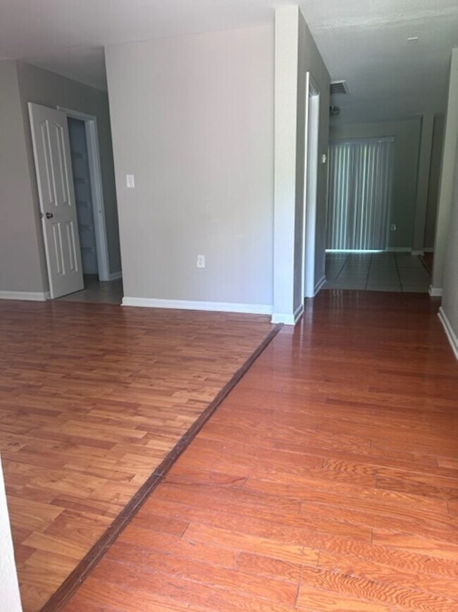 Building Photo - Stunning 4 Bedroom Home in Coulwood East Community