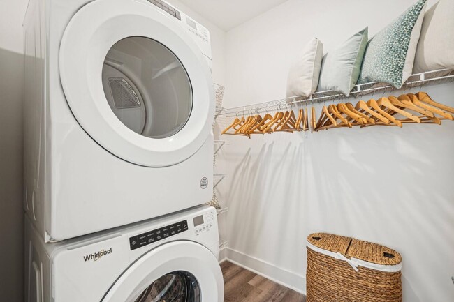 Building Photo - 331 Pickwick Dr