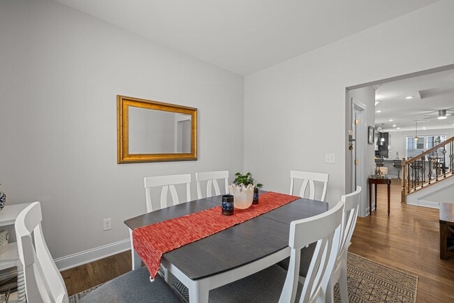 Building Photo - Like new townhome in Wykoff!