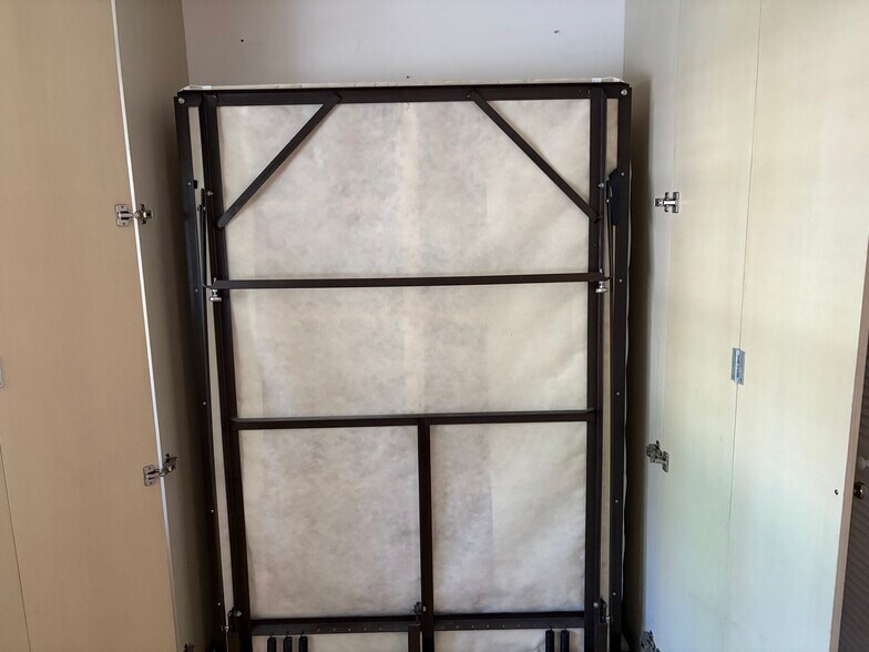 Building Photo - 3951 NE 17th Ave