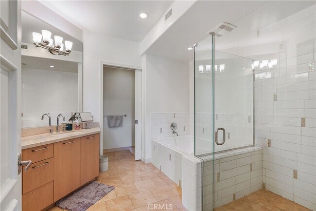 Building Photo - 468 Caruso Ave
