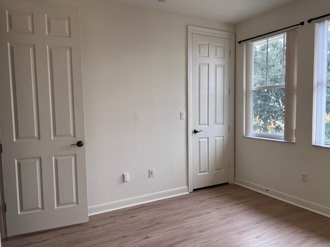 Building Photo - 540 Amador Ln