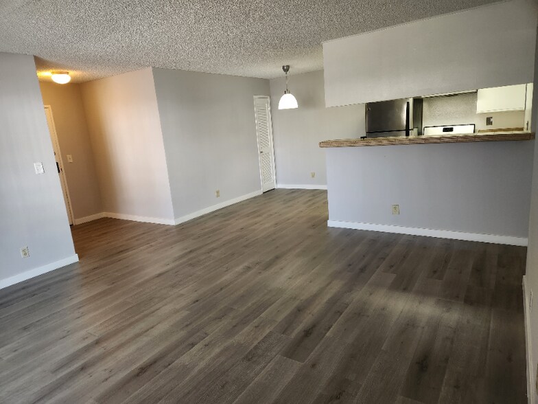 Building Photo - 755 N Sweetzer Ave