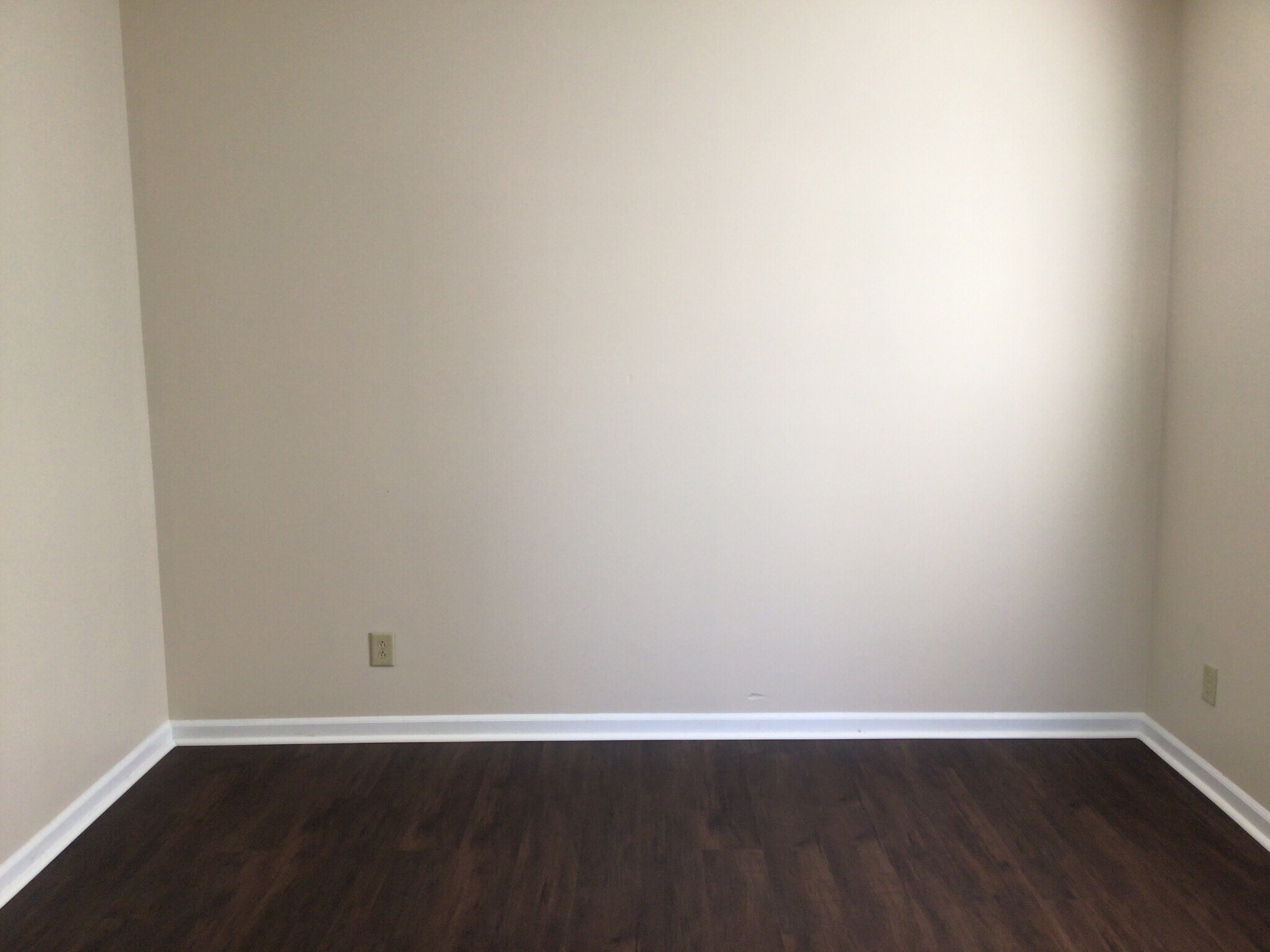 Building Photo - 2440 Tiptop Dr