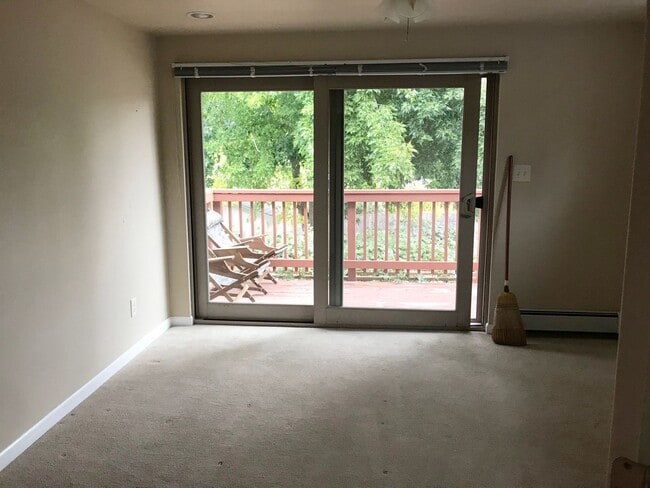 Building Photo - 4 Bedroom Duplex