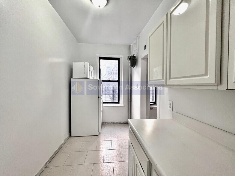 Building Photo - 717 W 177th St