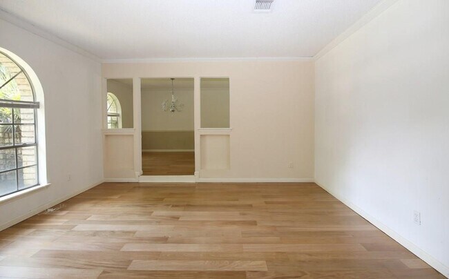 Building Photo - 710 Enchanted Trail Dr