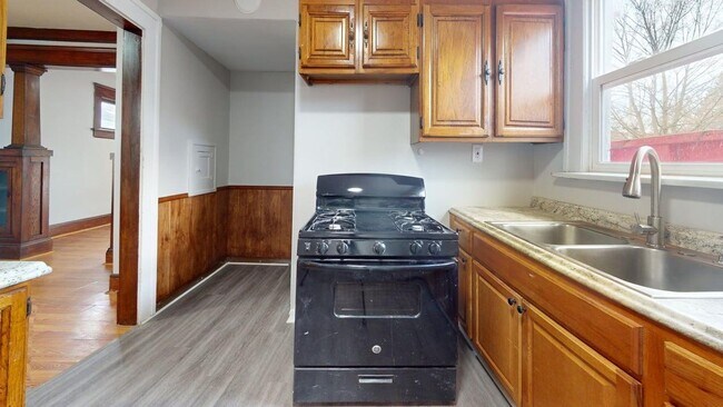 Building Photo - Akron 3 Bedroom Single Family Home + Garage