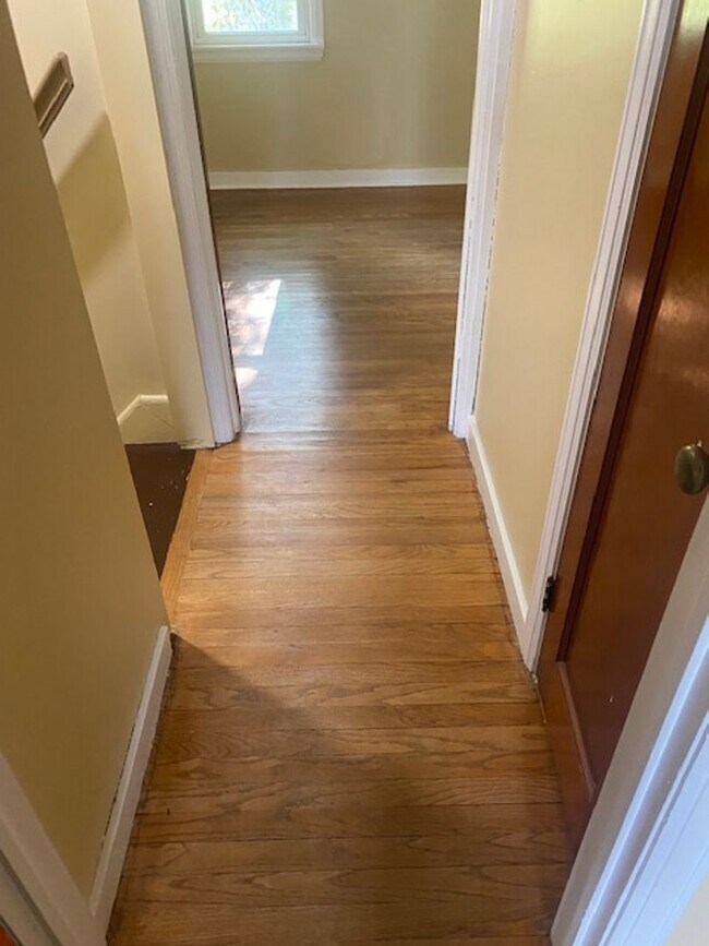 Building Photo - 124 Maxwell Ave