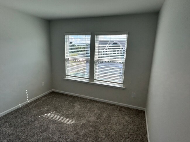 Building Photo - NEW 4 bed/3.5 bath townhome for rent in Apex