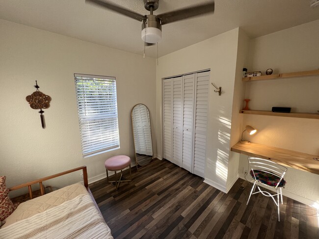 Building Photo - 581 Live Oak St