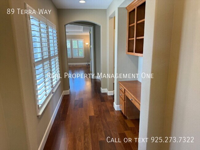 Building Photo - 89 Terra Way