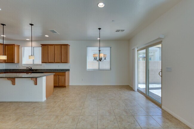 Building Photo - Gorgeous one story 4 bedroom 2 Bathroom Ho...