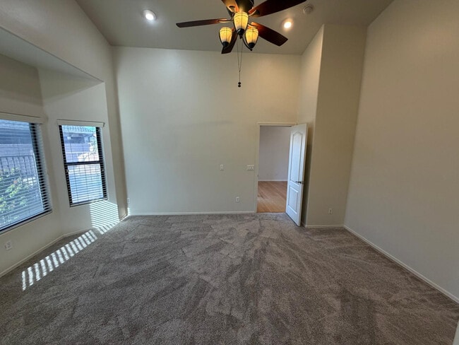 Building Photo - 5233 E Carmel Ave