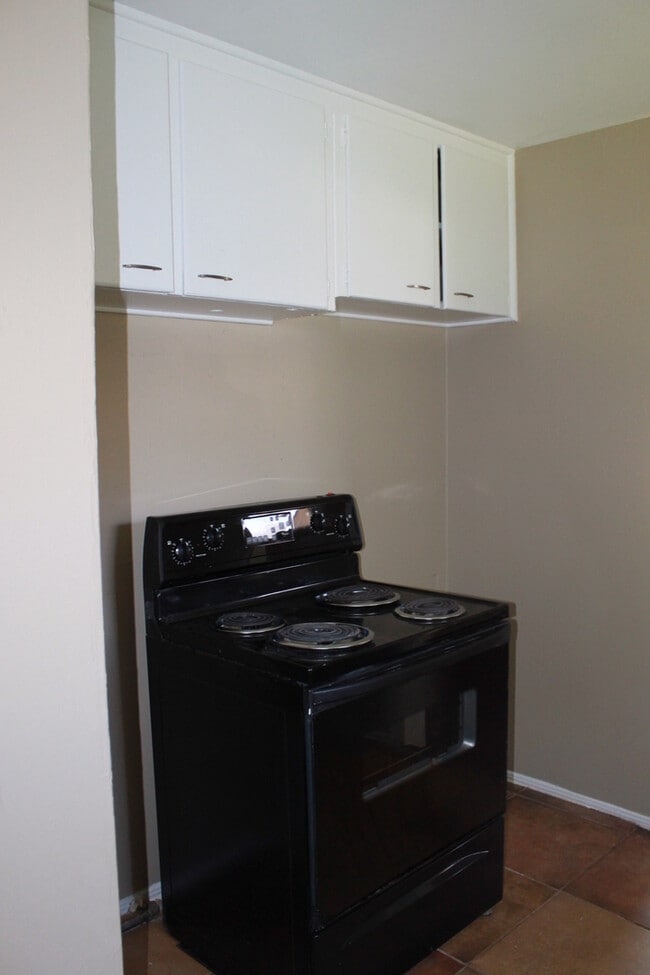 Building Photo - 3 Beds - Tinker Close