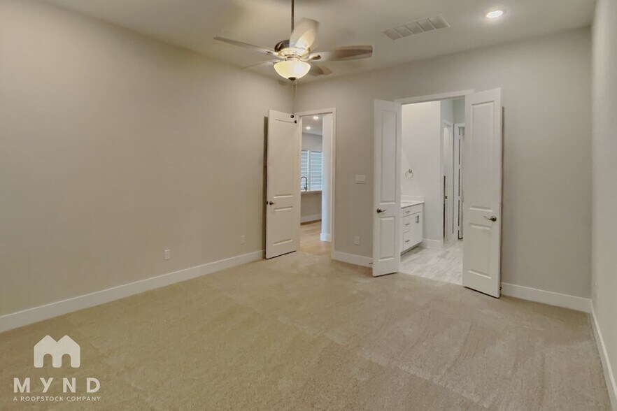 Building Photo - 3012 Eleanor Dr