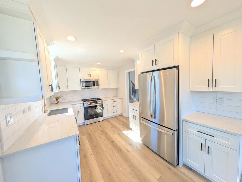 Building Photo - 564 Adele St