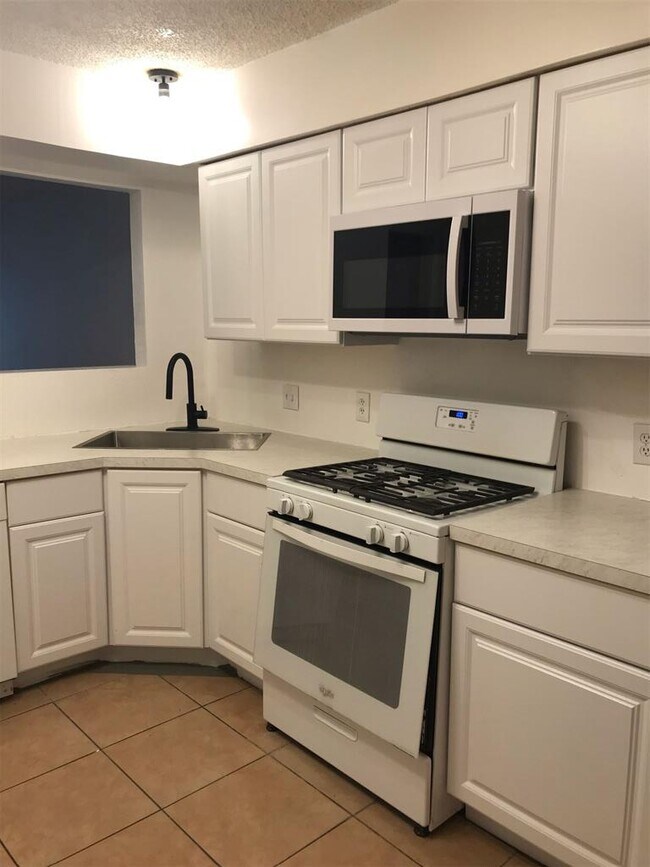 Primary Photo - 10610 Topperwein Dr