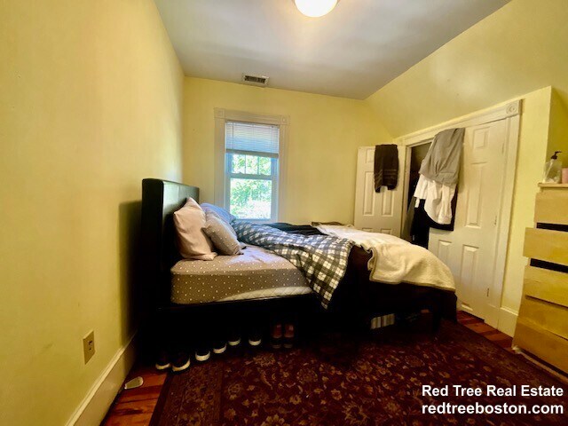 Building Photo - 24 Burton St