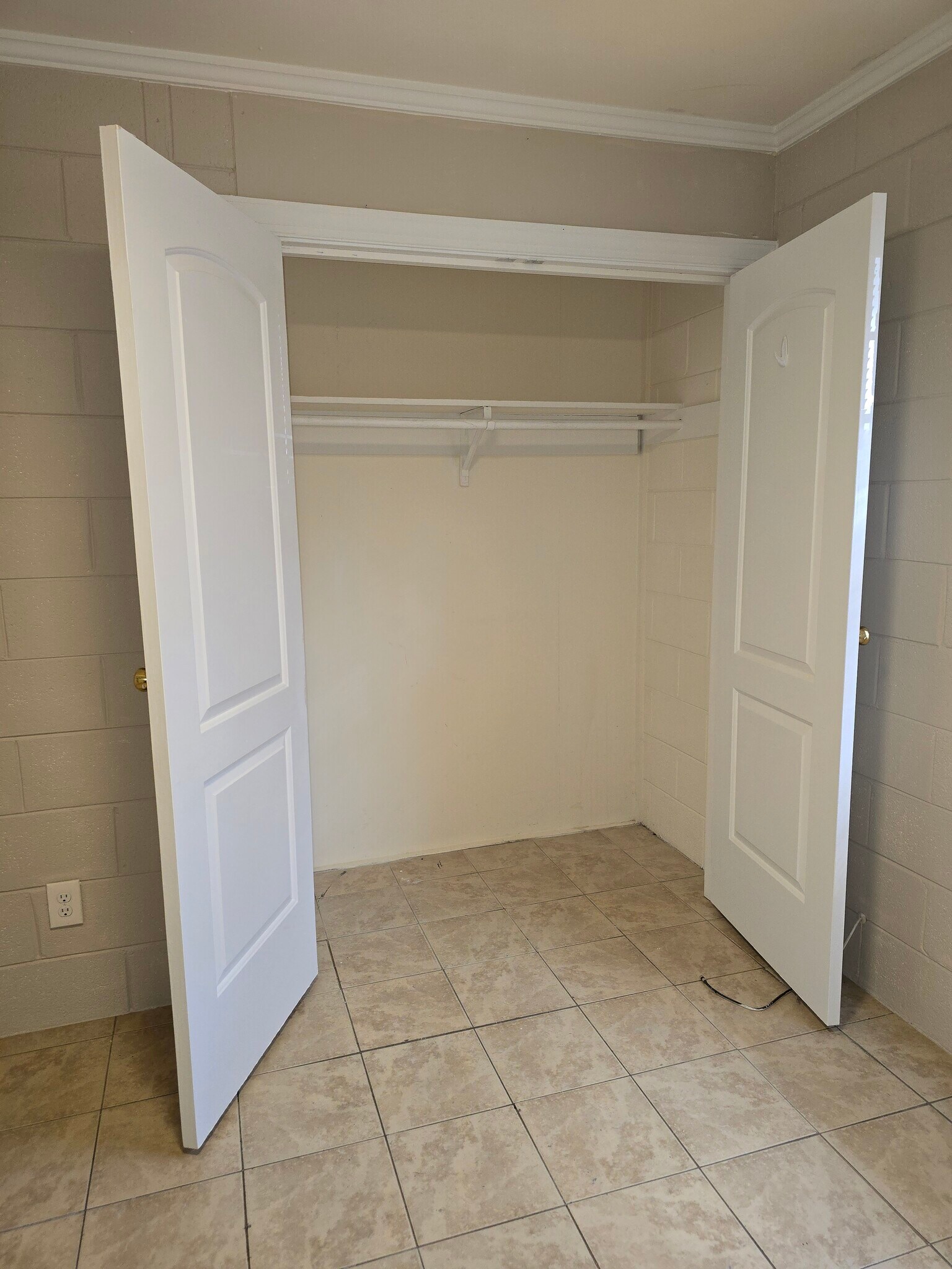 Building Photo - 830 E Lenoir St