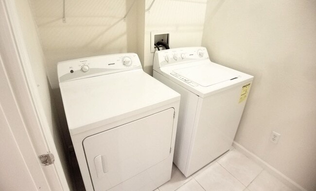 Building Photo - Beautiful 1/1 Condo x Rent @ The Crest at Waterford Lakes Close to UCF and Valencia College !!!