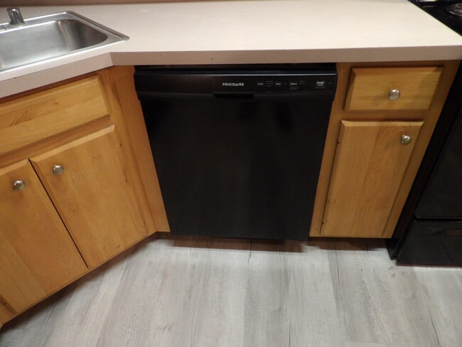 Building Photo - 244 Meadowview Dr