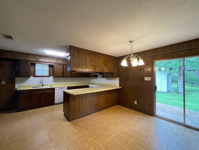Building Photo - New Listing!