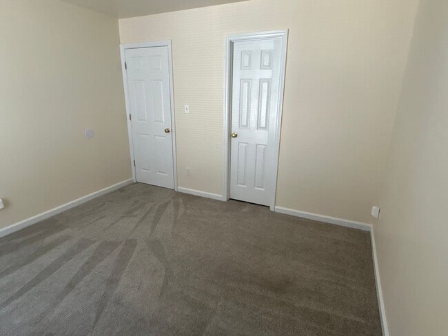 Building Photo - Updated 2 Bed | 2.5 Bath Townhouse in Clayton
