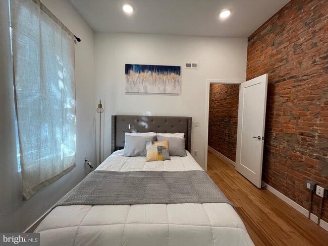 Building Photo - 721 N 40th St