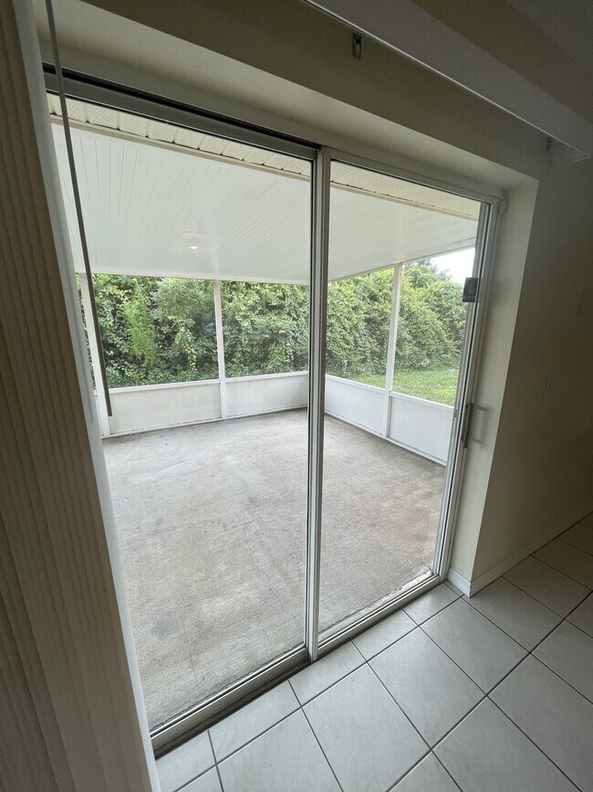 Building Photo - 3049 Mandeville St