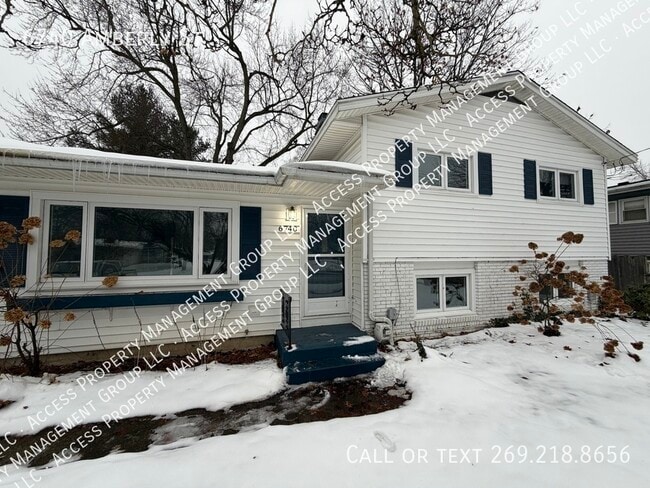 Building Photo - 6740 Amberly St