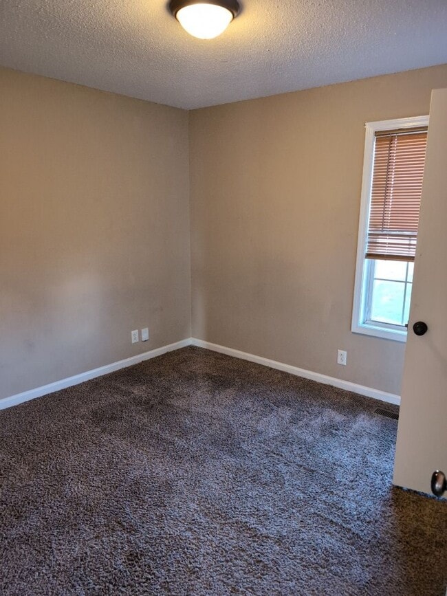 Building Photo - 1319 Chucker Dr