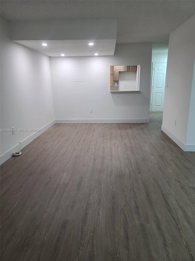 Building Photo - 9373 Fontainebleau Blvd