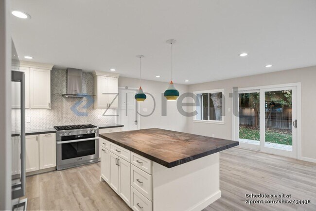 Building Photo - 692 Pomeroy Ave