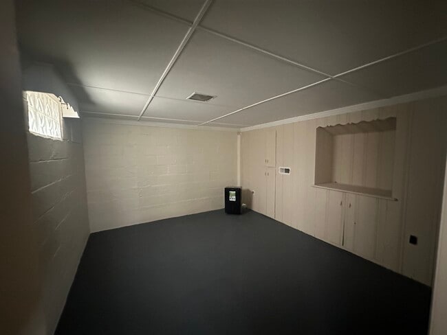 Building Photo - Three bedroom house with garage