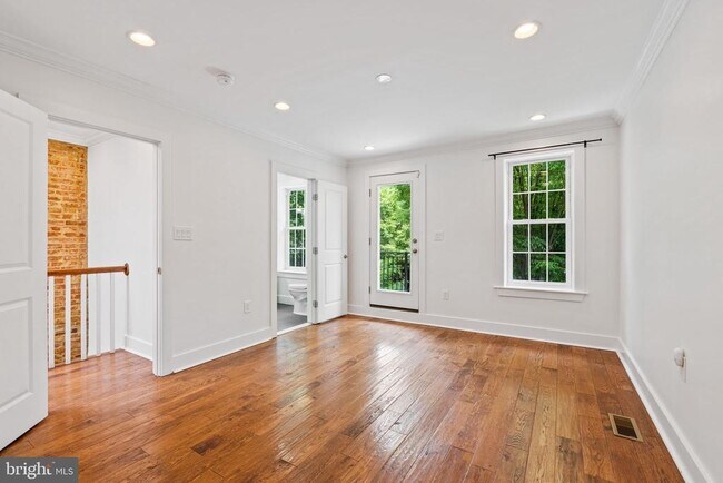 Building Photo - 1110 Orren St NE
