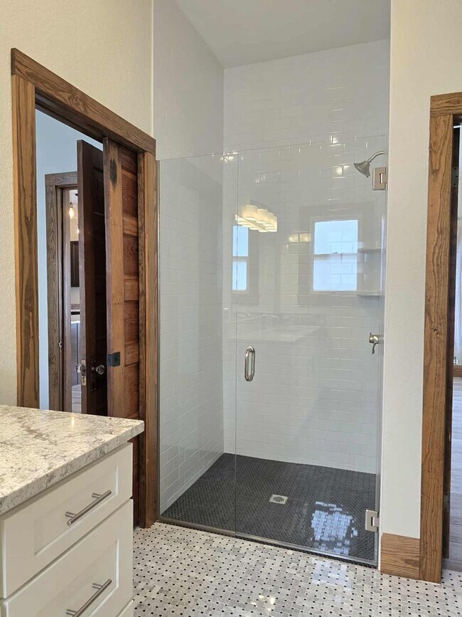 Building Photo - Lakeland's Historic District: 3 Bed/2 Bath