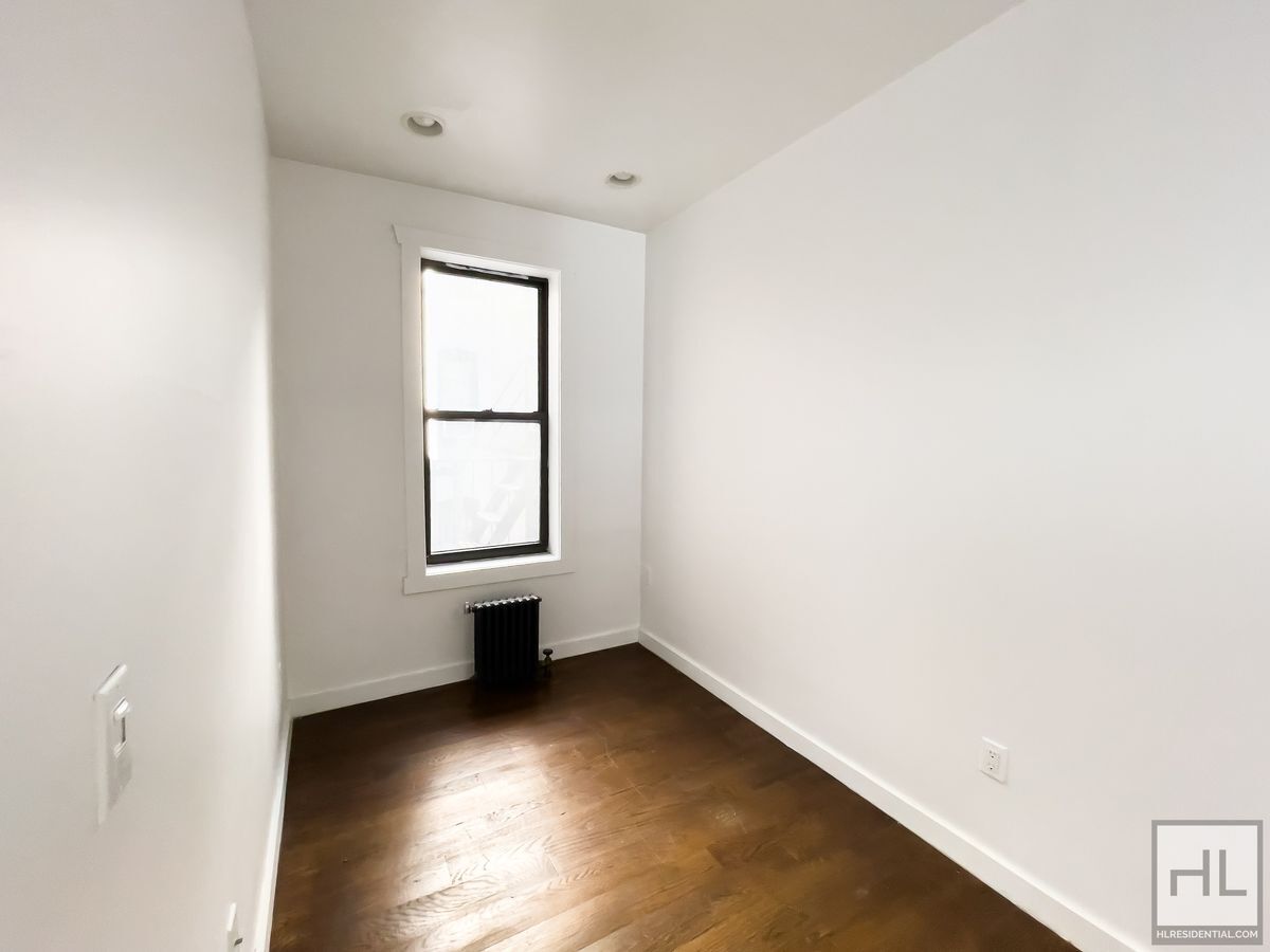 Building Photo - EASTERN PARKWAY / Crown Heights / Spacious...