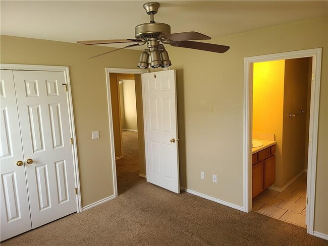 Building Photo - 1554 Willowbrook Dr