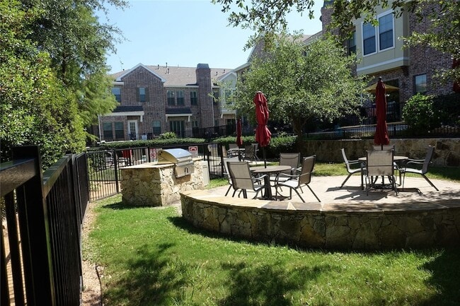 Building Photo - 2105 Lucerne Cove