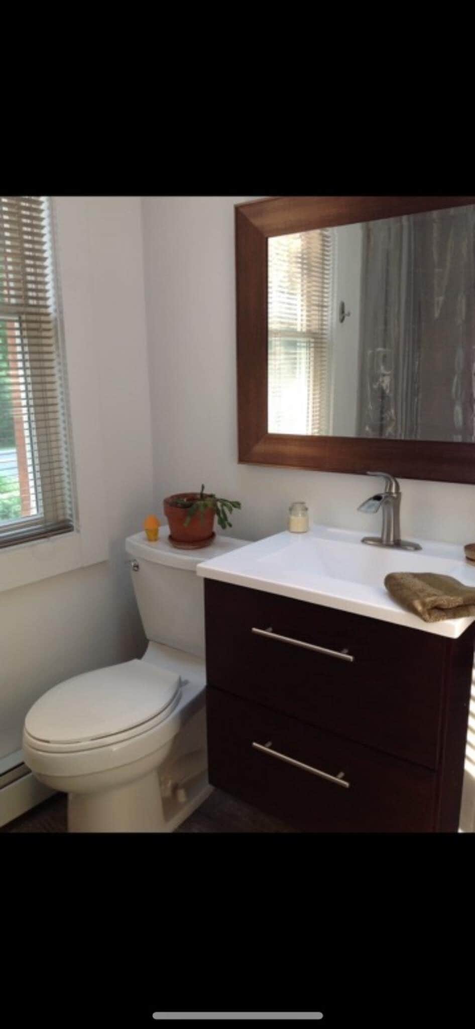 Building Photo - 128 N Putt Corners Rd