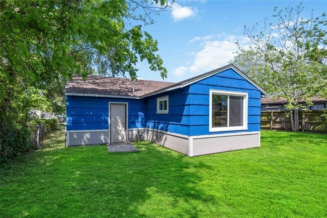 Building Photo - 5206 Willow Glen Dr