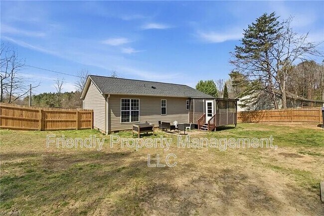 Building Photo - 109 Lonesome Rd