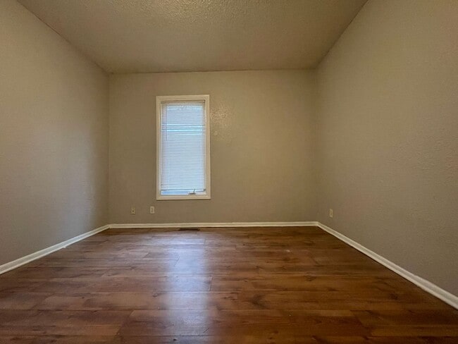 Building Photo - 726 Morgan Avenue North