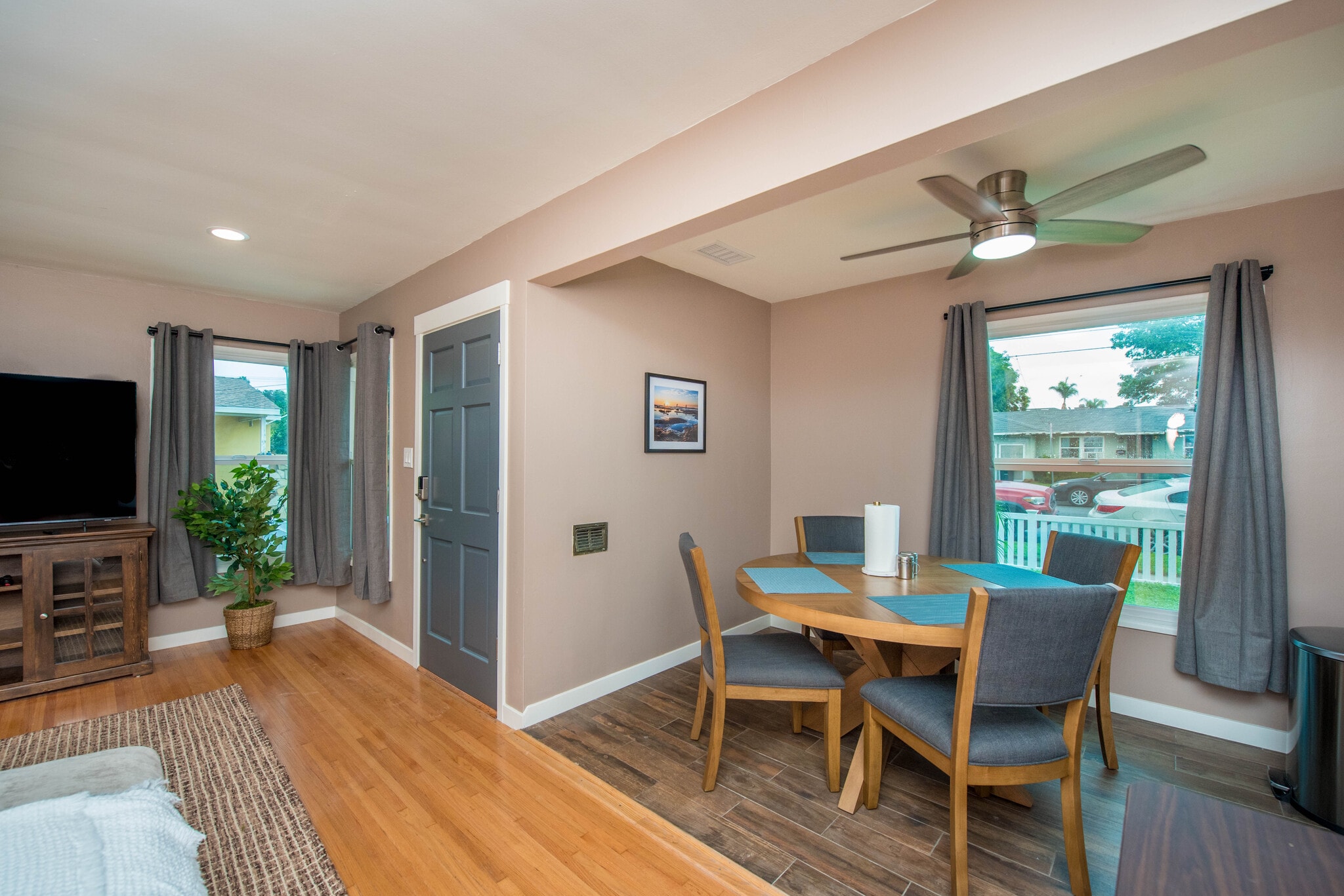 Building Photo - 250 N Clark St