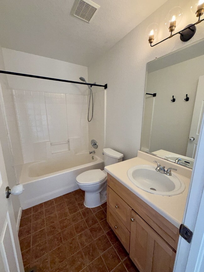 Building Photo - *LIMITED TIME OFFER!* Secure your move-in before December 31, 2025, and enjoy a $1,000 discount o...