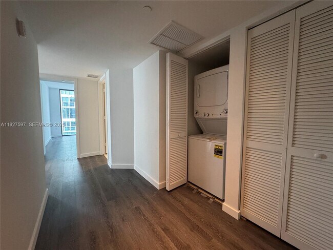 Building Photo - 31 SE 6th St