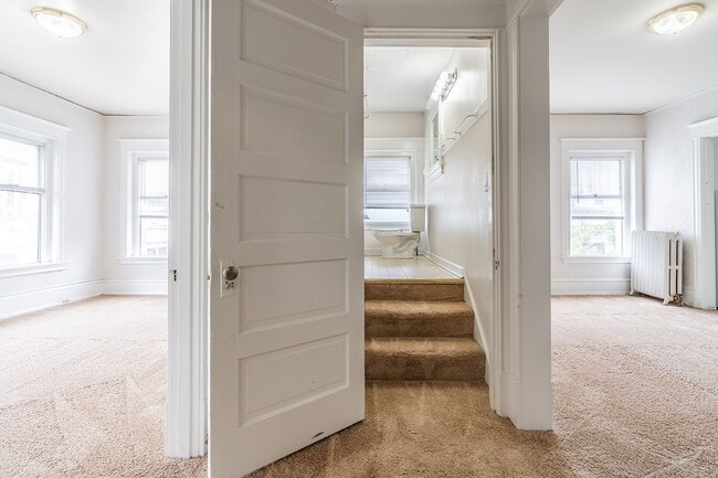 Floorplan - Avenue Building: Centrally located in University District!