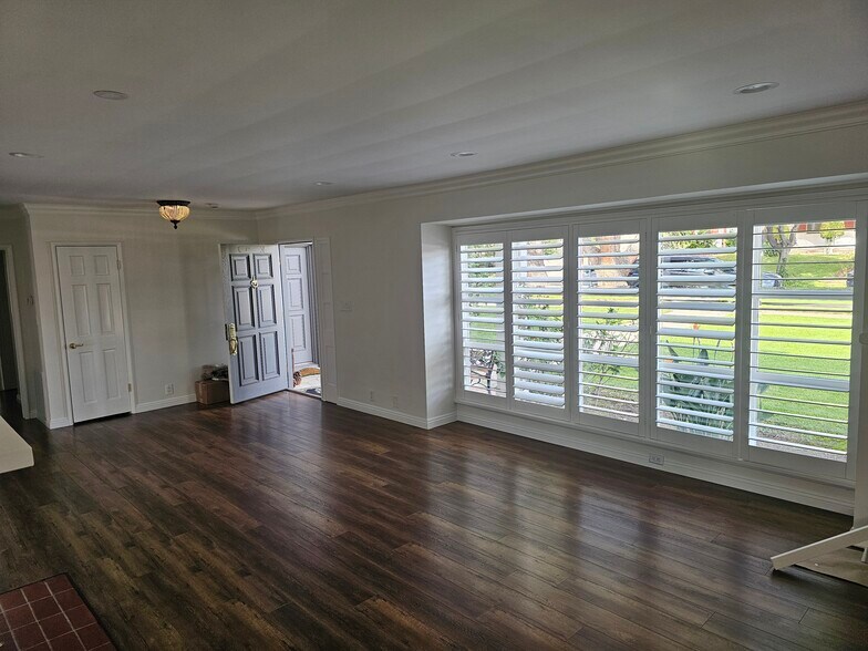 Building Photo - 3250 Lowry Rd