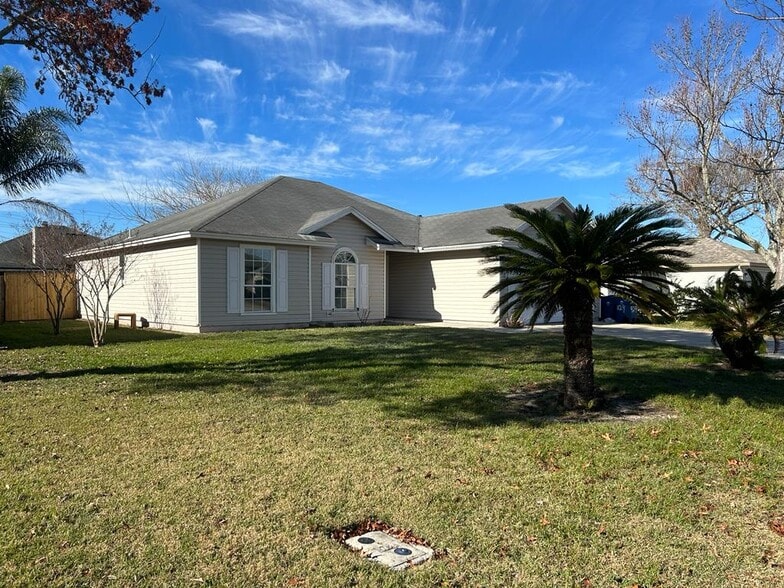 Building Photo - 424 Rolling Rock Ct